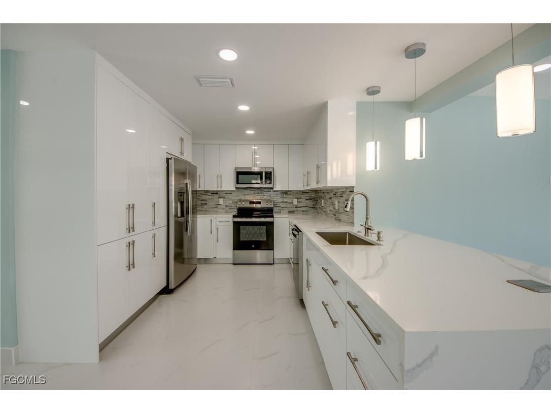 107 Albatross Street Fort Myers Beach FL 33931 2025011480 image10