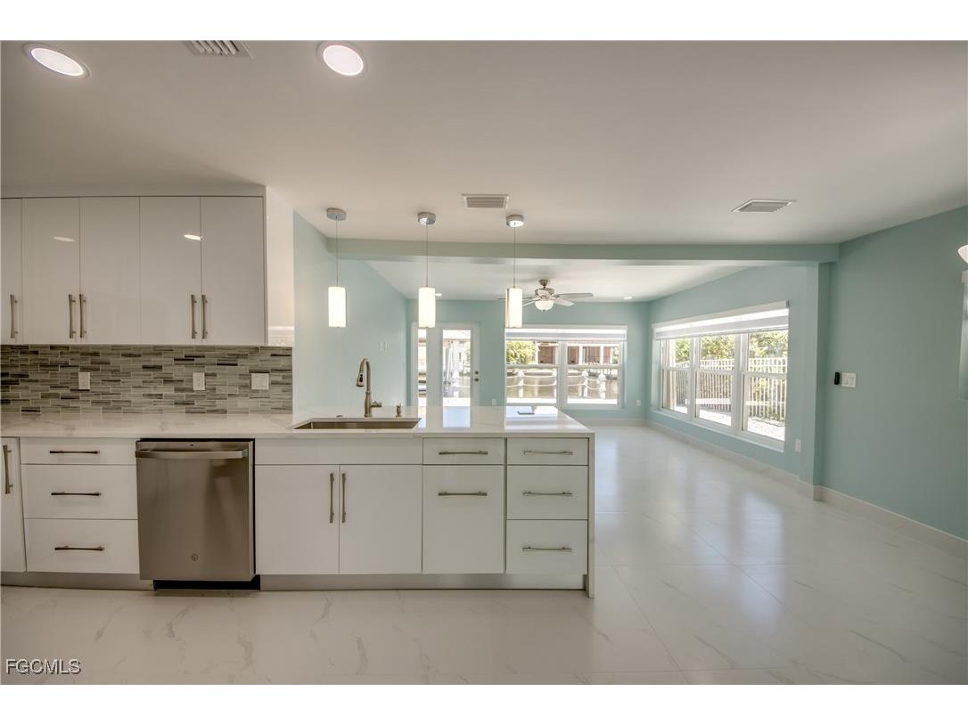 107 Albatross Street Fort Myers Beach FL 33931 2025011480 image12