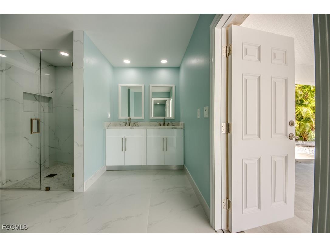 107 Albatross Street Fort Myers Beach FL 33931 2025011480 image23