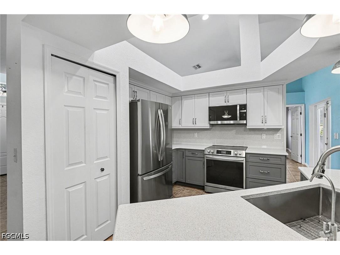 107 NW 13th Terrace Cape Coral FL 33993 2026014928 image5