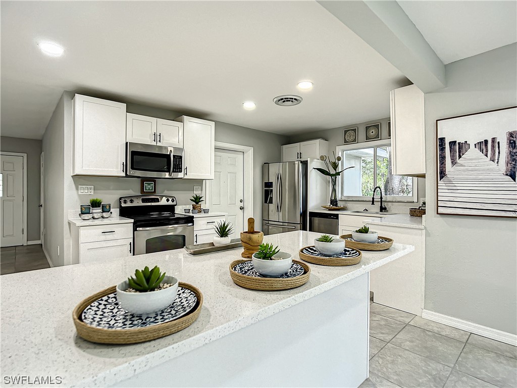 107 Palm Tree Lane Fort Myers FL 33905 223072630 image1