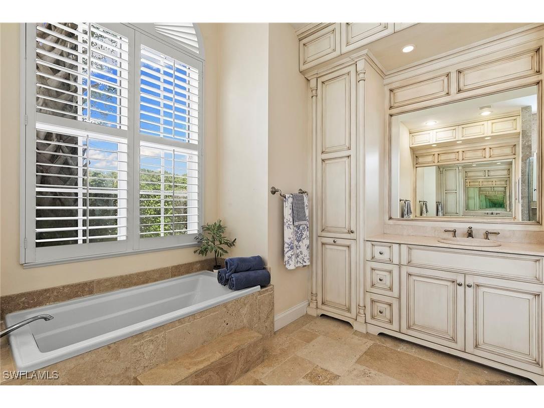 107 Via Napoli Naples FL 34105 225031607 image21