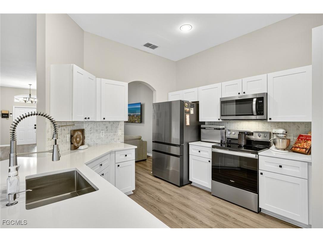 1070 Winding Pines Circle #201 Cape Coral FL 33909 2025005252 image12