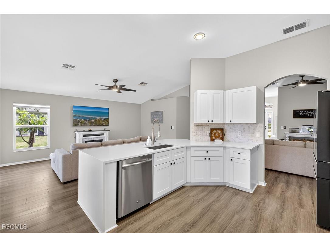 1070 Winding Pines Circle #201 Cape Coral FL 33909 2025005252 image13