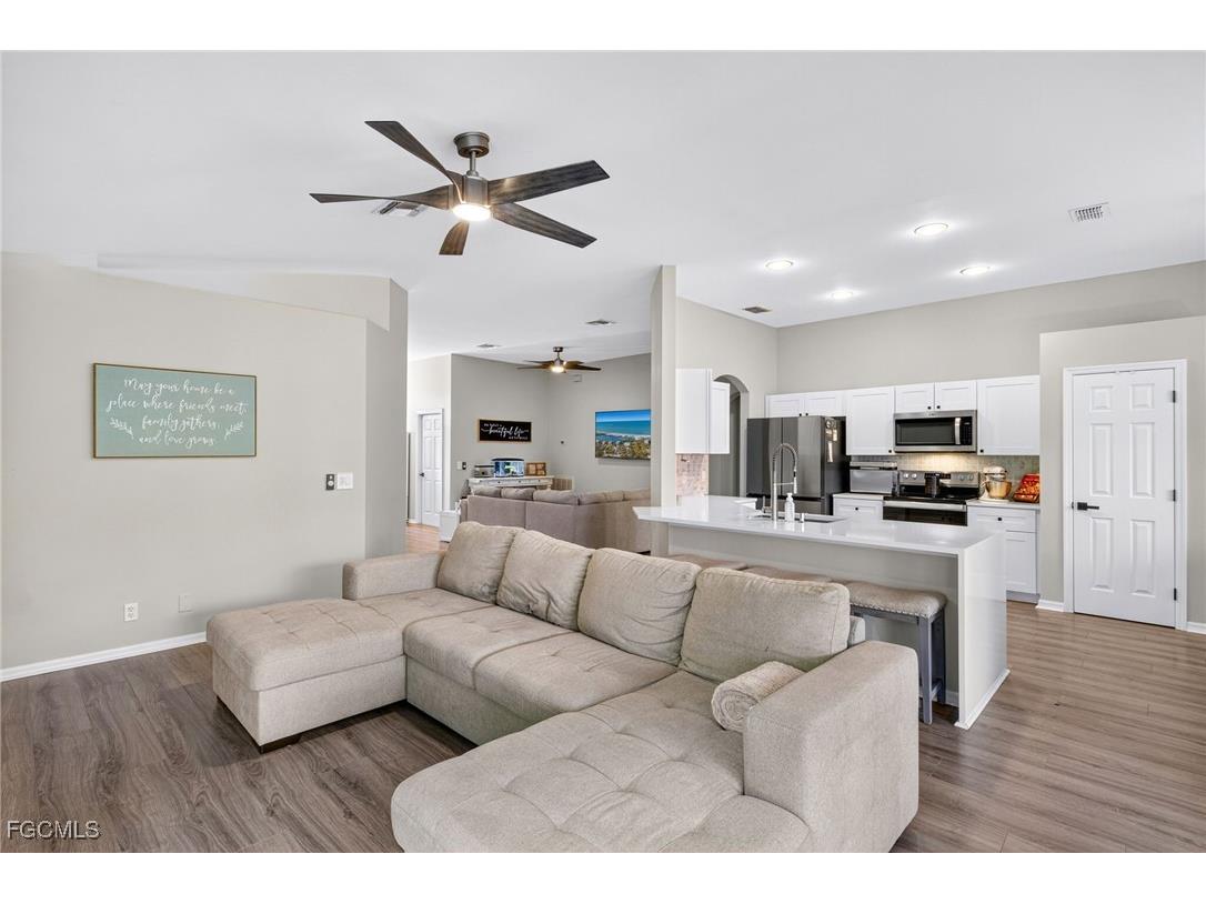 1070 Winding Pines Circle #201 Cape Coral FL 33909 2025005252 image4