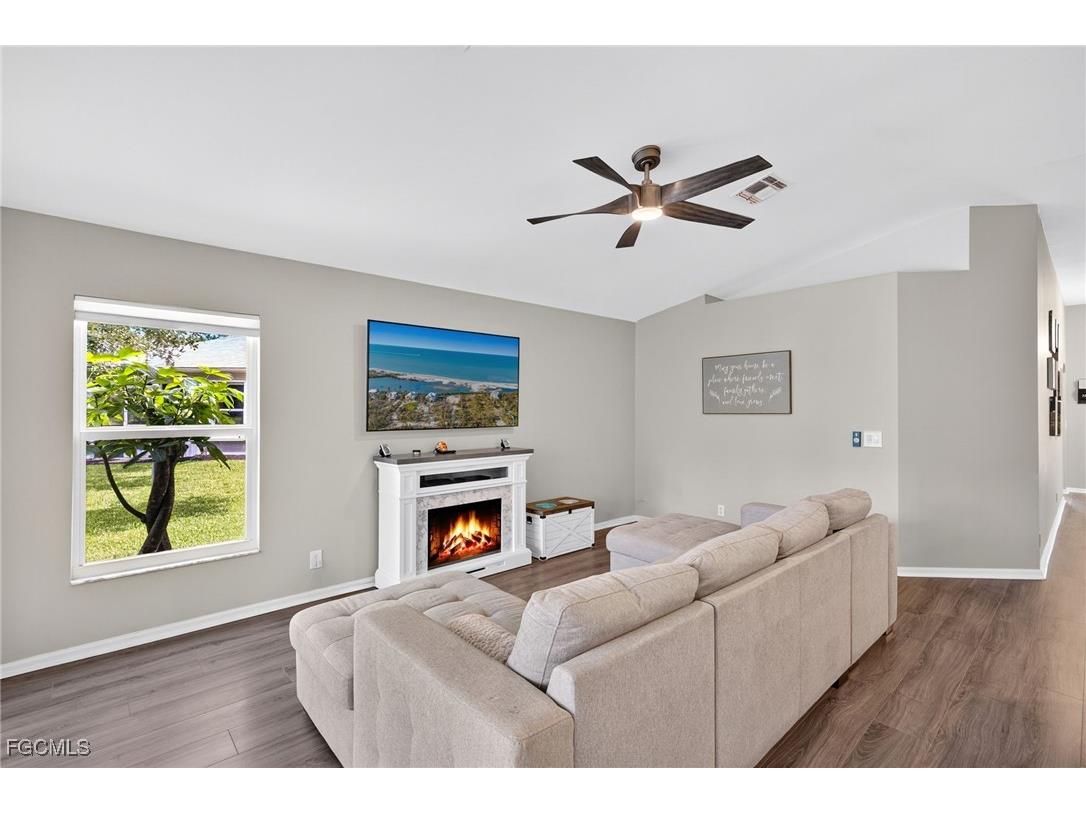 1070 Winding Pines Circle #201 Cape Coral FL 33909 2025005252 image5