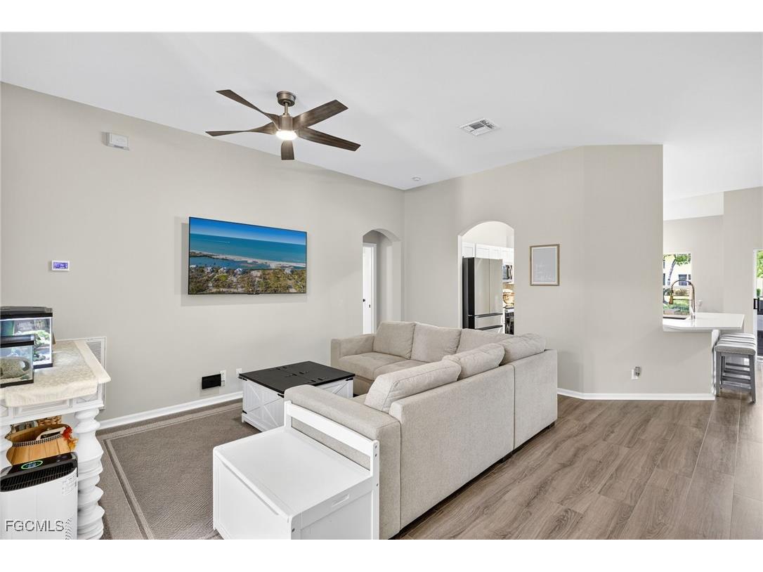 1070 Winding Pines Circle #201 Cape Coral FL 33909 2025005252 image7