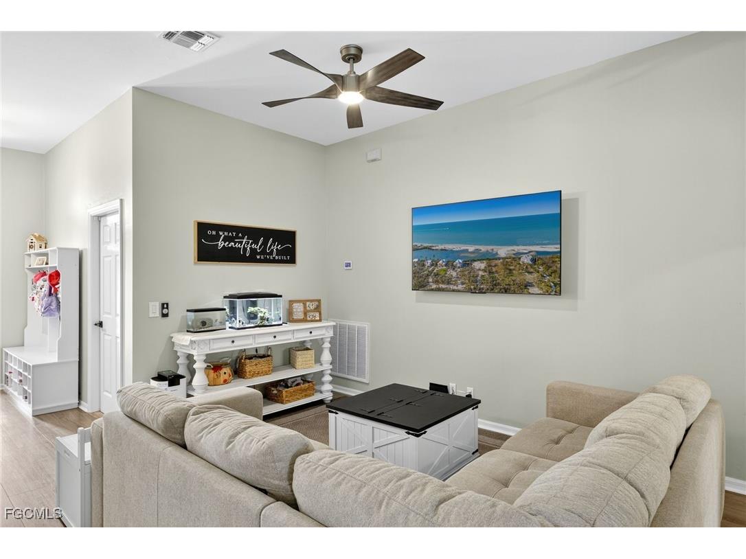 1070 Winding Pines Circle #201 Cape Coral FL 33909 2025005252 image9