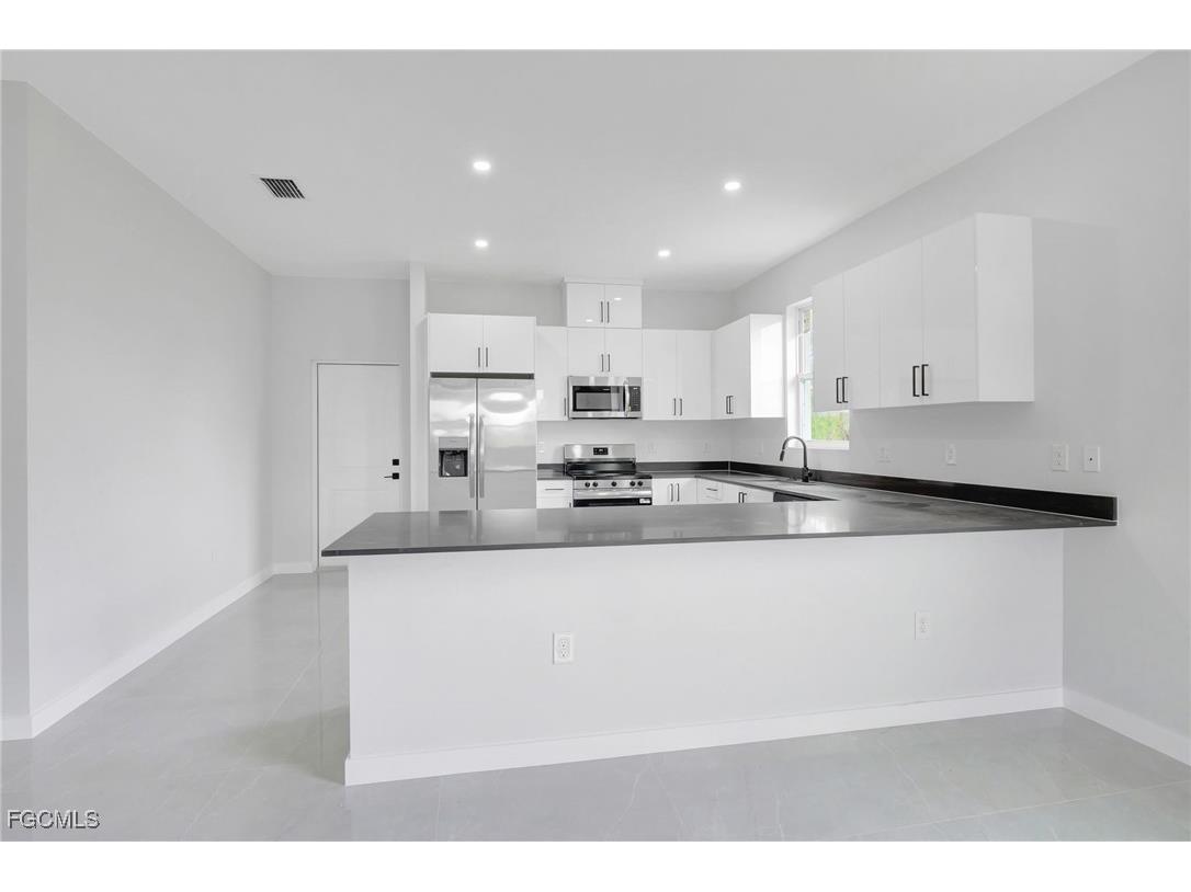 1072 Norton Avenue S Lehigh Acres FL 33974 2025009343 image2