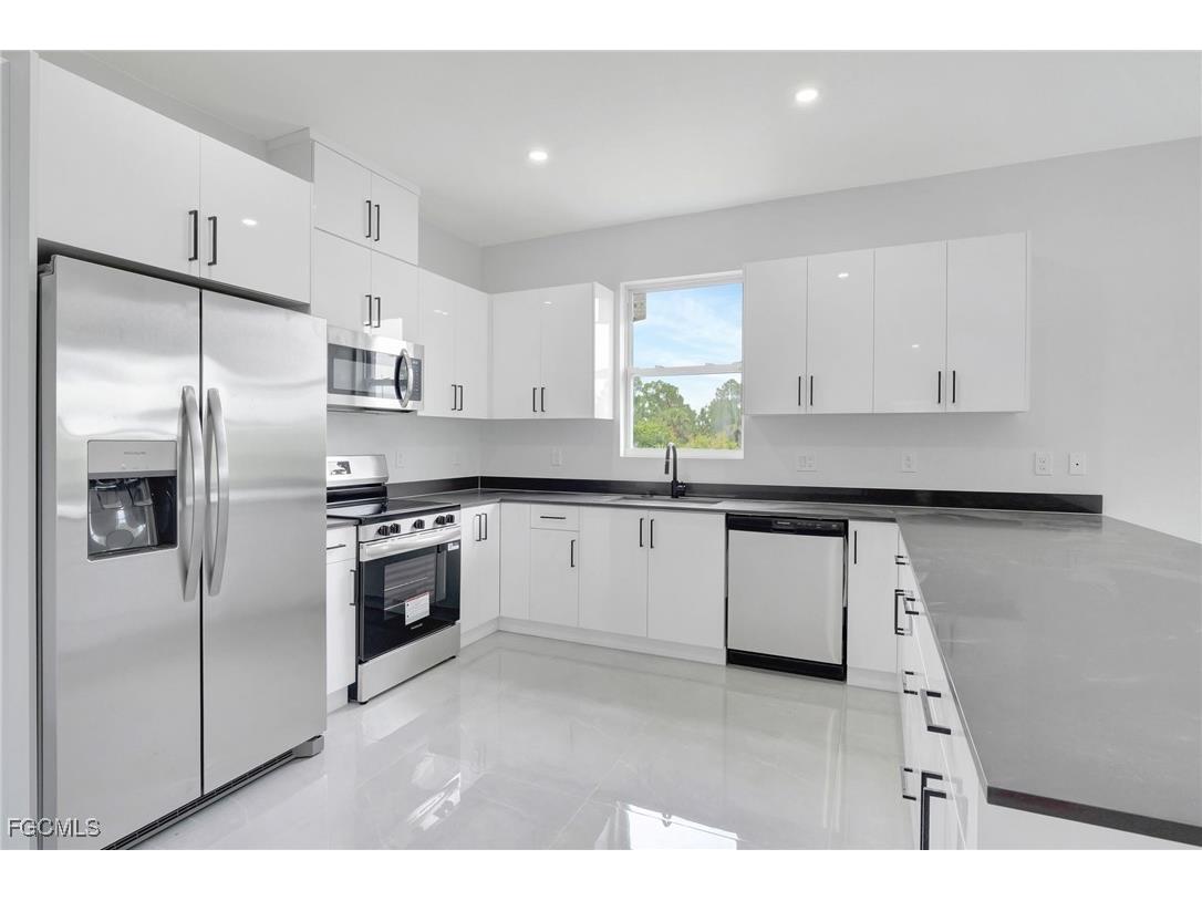 1072 Norton Avenue S Lehigh Acres FL 33974 2025021114 image1