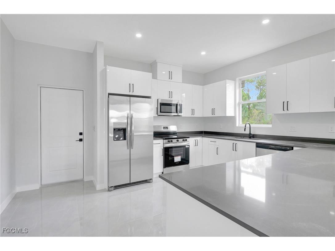 1072 Norton Avenue S Lehigh Acres FL 33974 2025021114 image3