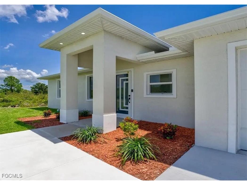 1073 Barnett Street E Lehigh Acres FL 33974 2025006917 image1