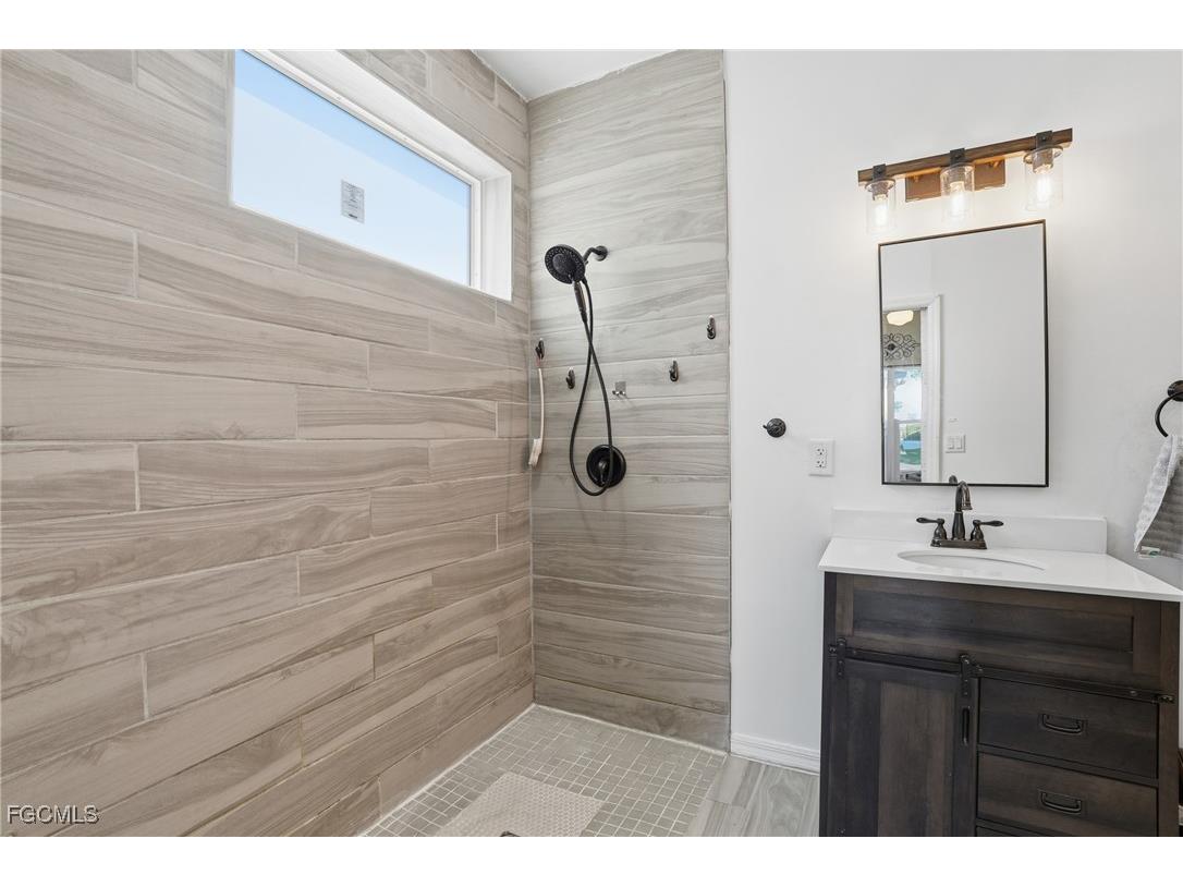 10733 Rio Mar Circle Estero FL 33928 2025015769 image18