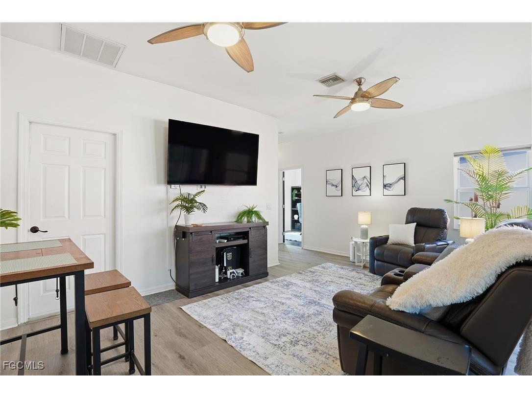 10733 Rio Mar Circle Estero FL 33928 2025015769 image4