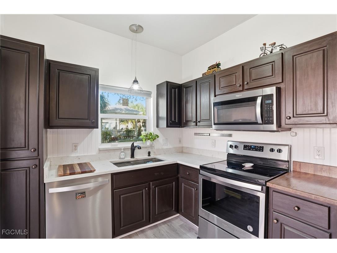 10733 Rio Mar Circle Estero FL 33928 2025015769 image7