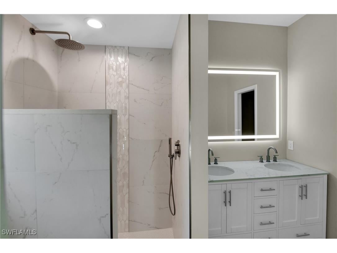 10739 San Tropez Circle Estero FL 33928 224065341 image1