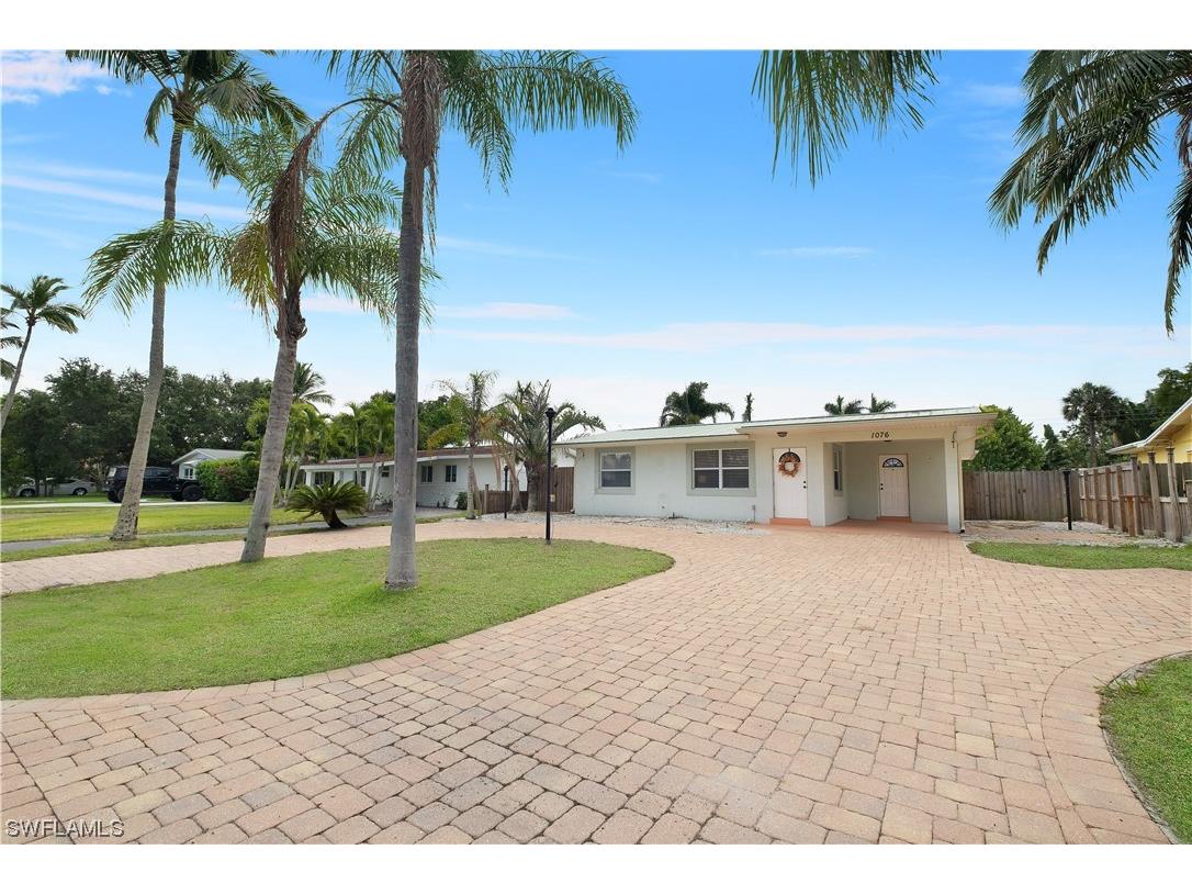 1076 29th Avenue N Naples FL 34103 223030749 image1