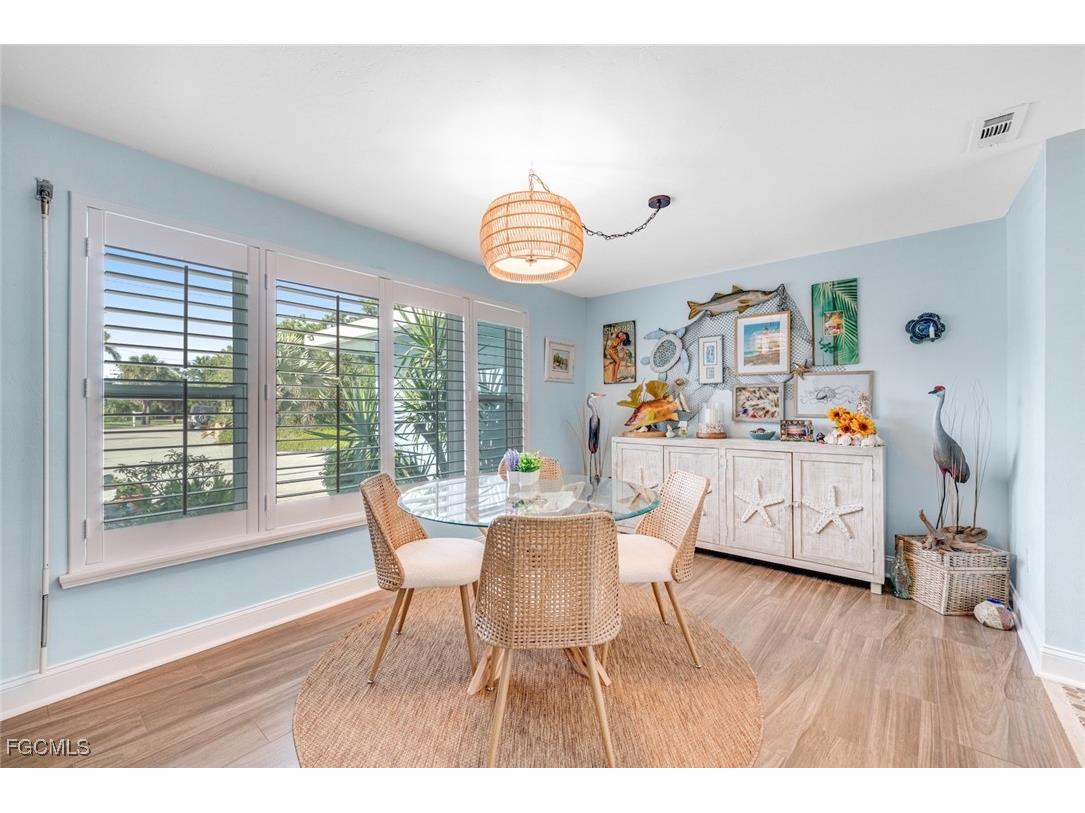 1076 Captains Walk Street Sanibel FL 33957 2025021024 image10