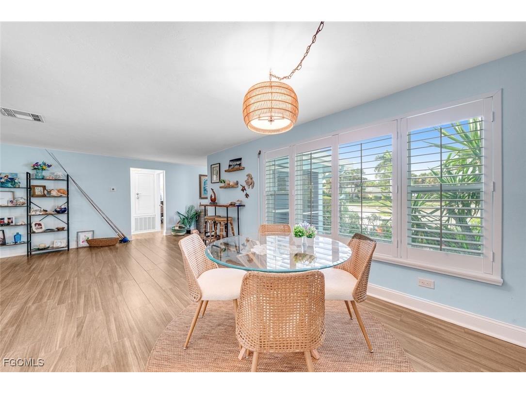 1076 Captains Walk Street Sanibel FL 33957 2025021024 image11