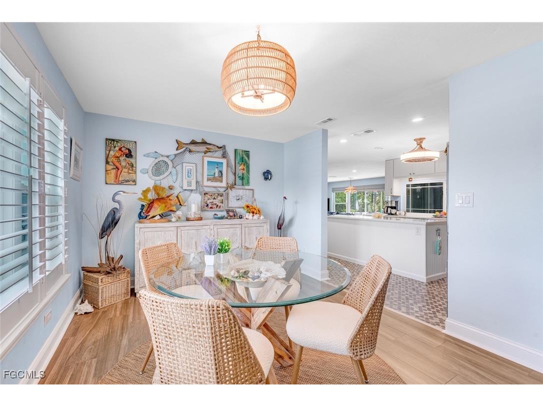 1076 Captains Walk Street Sanibel FL 33957 2025021024 image12