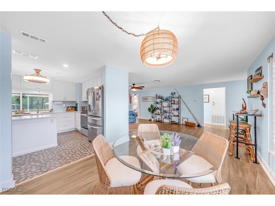 1076 Captains Walk Street Sanibel FL 33957 2025021024 image13