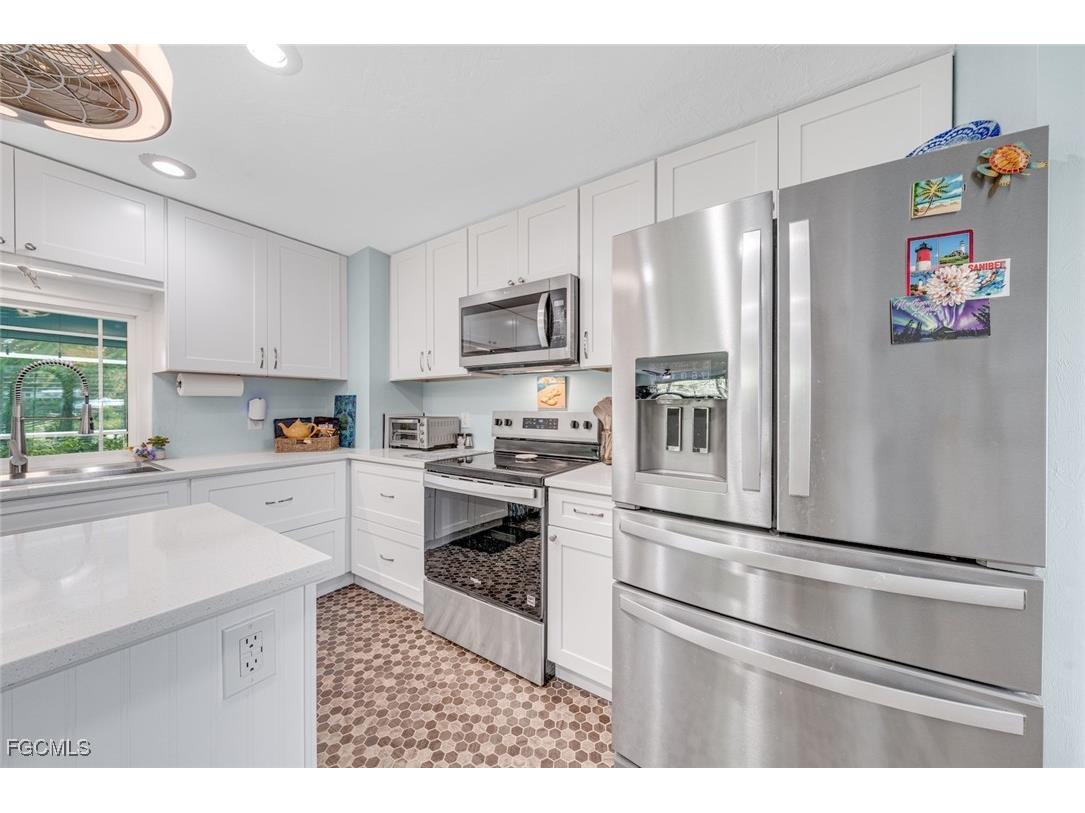 1076 Captains Walk Street Sanibel FL 33957 2025021024 image17