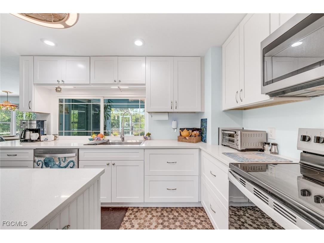 1076 Captains Walk Street Sanibel FL 33957 2025021024 image18