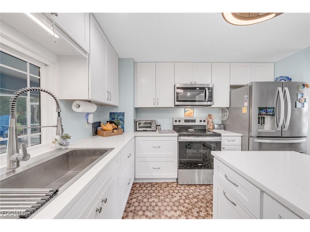 1076 Captains Walk Street Sanibel FL 33957 2025021024 image19