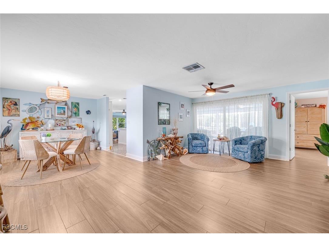 1076 Captains Walk Street Sanibel FL 33957 2025021024 image23
