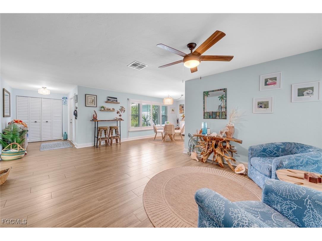 1076 Captains Walk Street Sanibel FL 33957 2025021024 image24