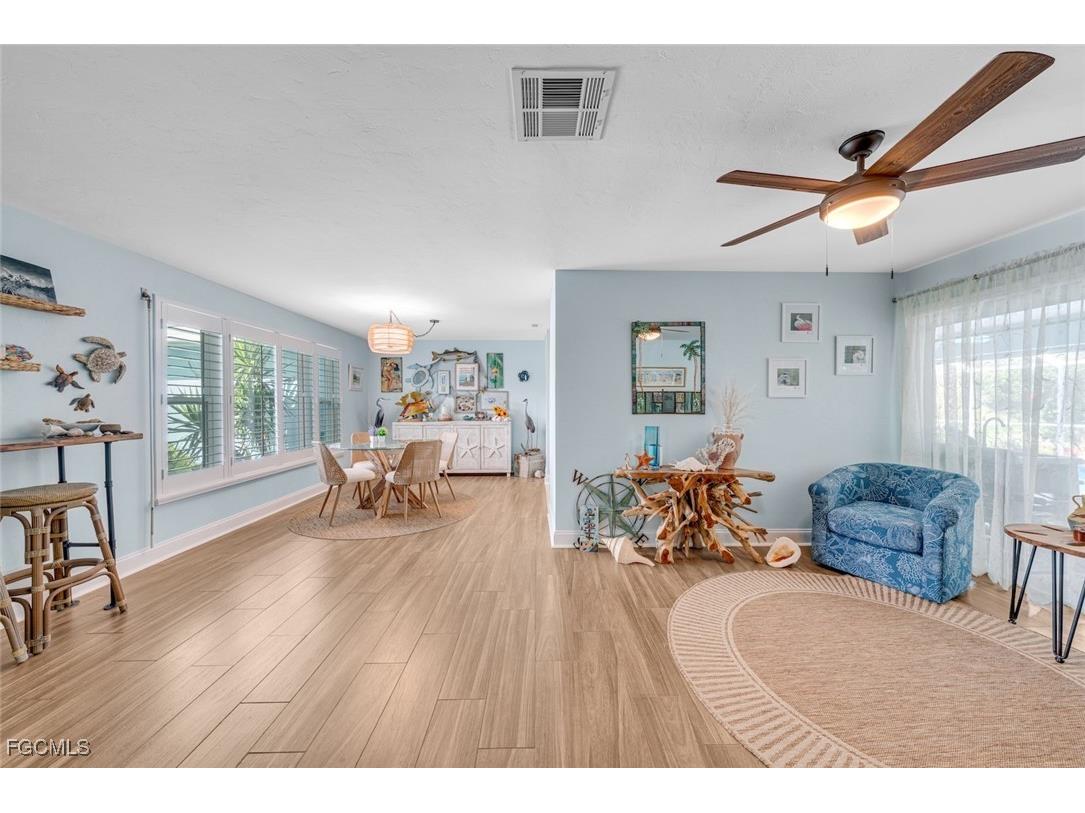 1076 Captains Walk Street Sanibel FL 33957 2025021024 image25