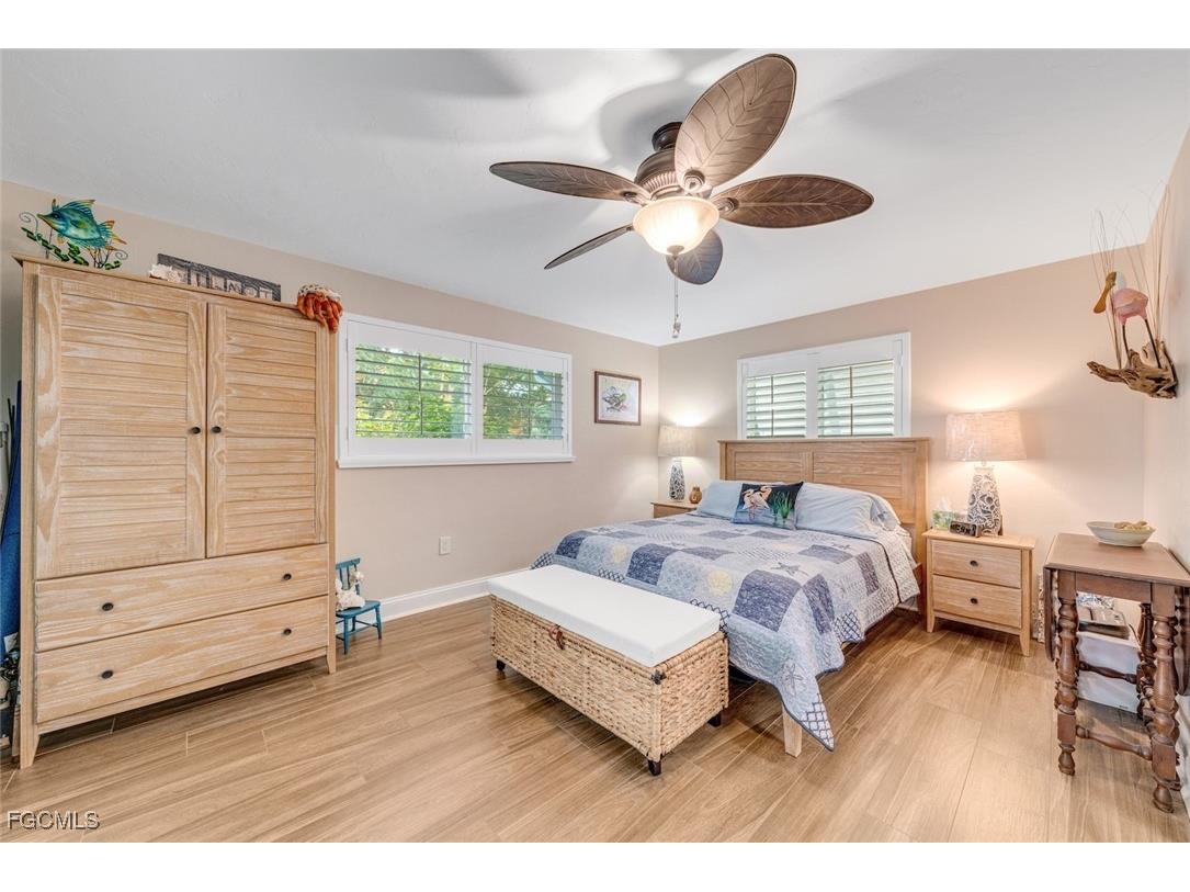 1076 Captains Walk Street Sanibel FL 33957 2025021024 image26