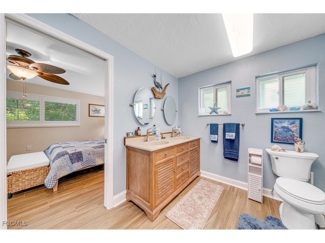 1076 Captains Walk Street Sanibel FL 33957 2025021024 image29