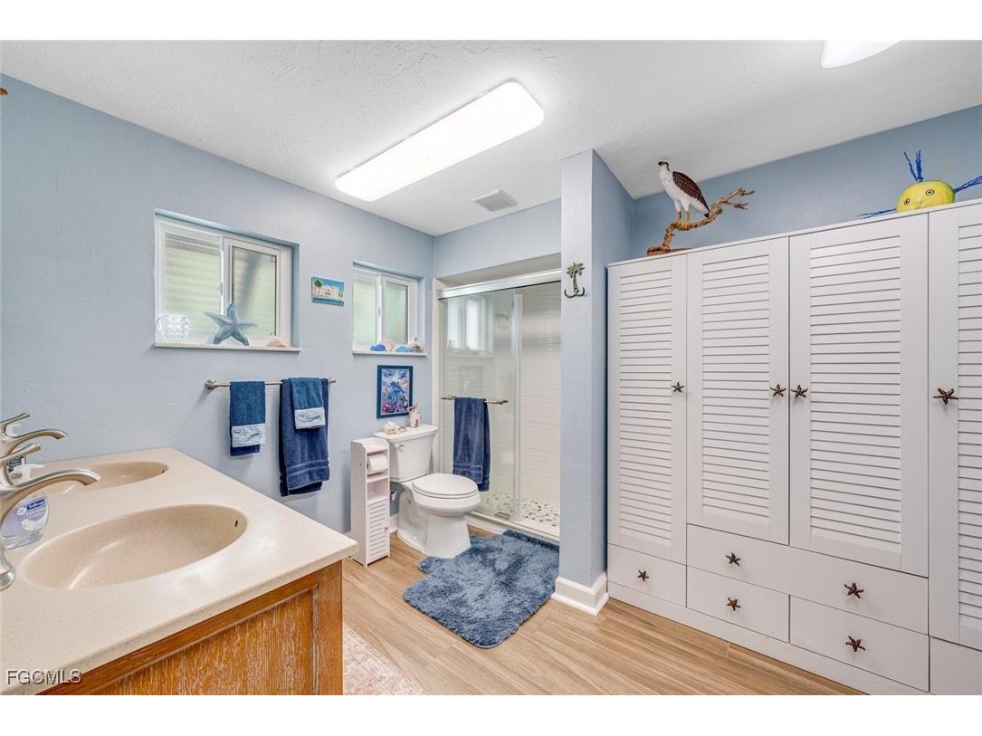 1076 Captains Walk Street Sanibel FL 33957 2025021024 image30