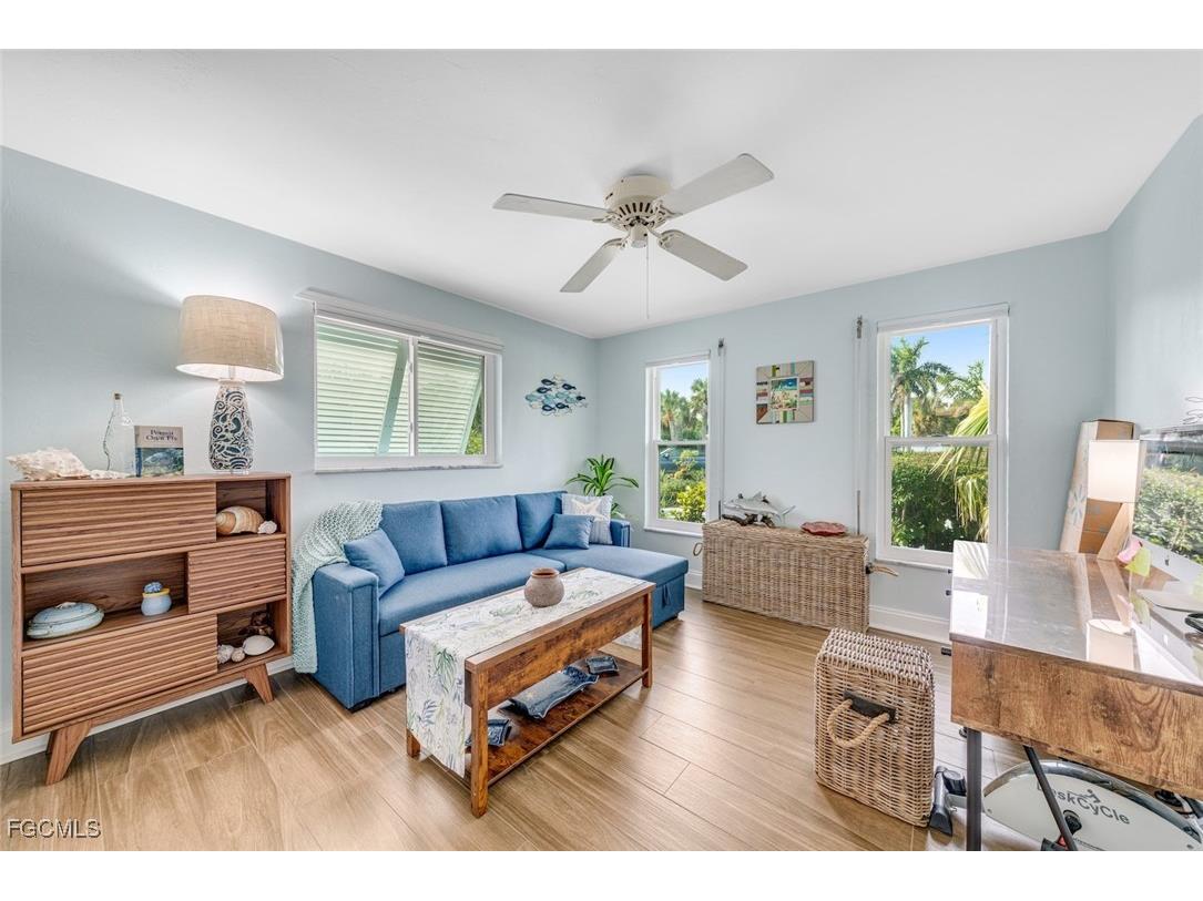 1076 Captains Walk Street Sanibel FL 33957 2025021024 image33