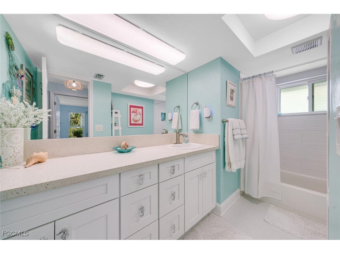 1076 Captains Walk Street Sanibel FL 33957 2025021024 image35