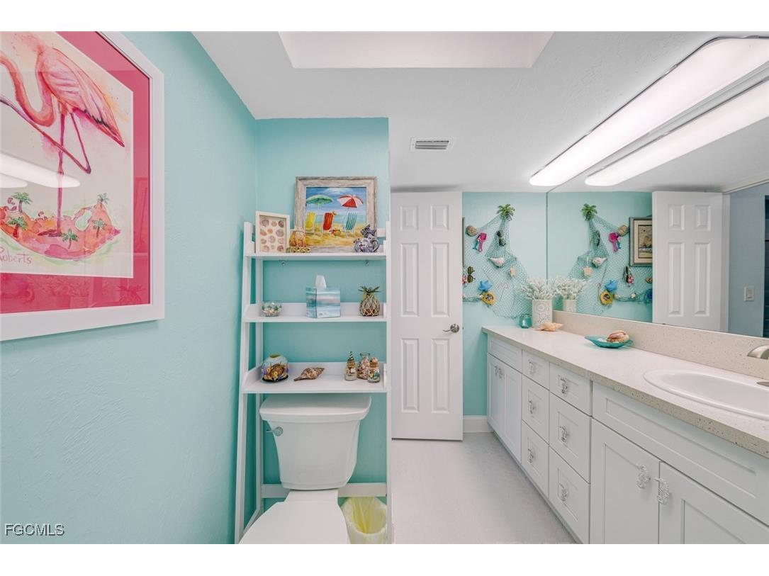 1076 Captains Walk Street Sanibel FL 33957 2025021024 image36