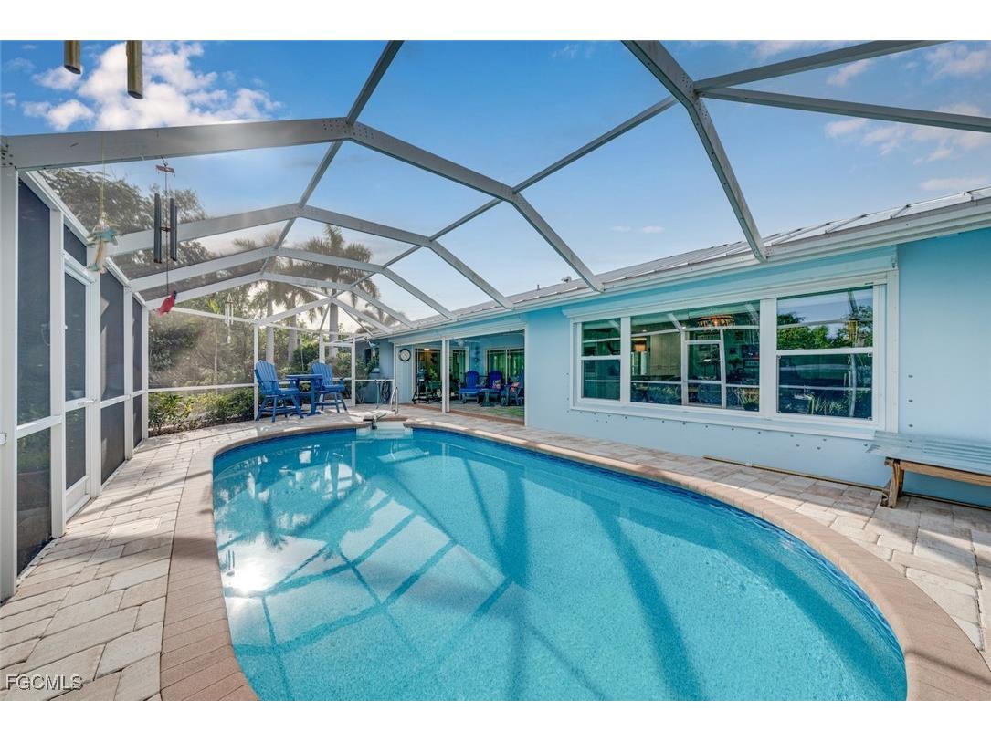 1076 Captains Walk Street Sanibel FL 33957 2025021024 image38