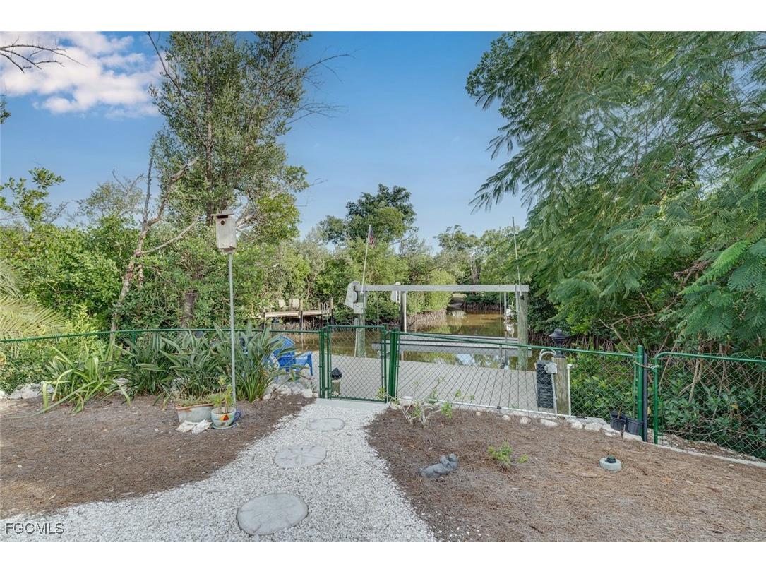 1076 Captains Walk Street Sanibel FL 33957 2025021024 image40