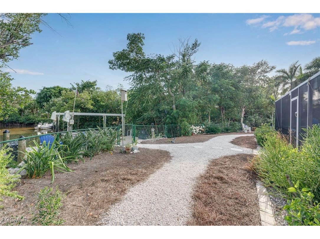 1076 Captains Walk Street Sanibel FL 33957 2025021024 image41