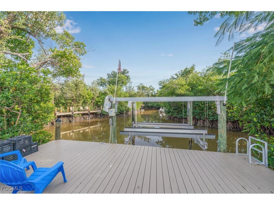 1076 Captains Walk Street Sanibel FL 33957 2025021024 image42