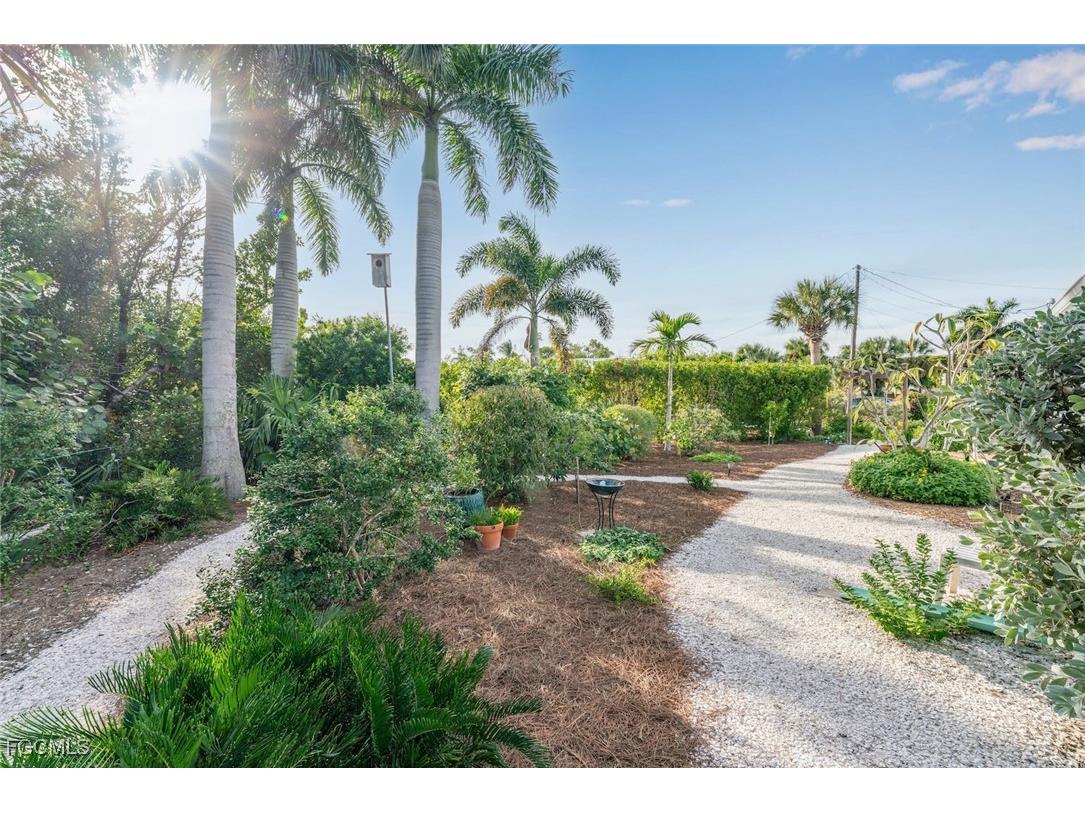 1076 Captains Walk Street Sanibel FL 33957 2025021024 image44