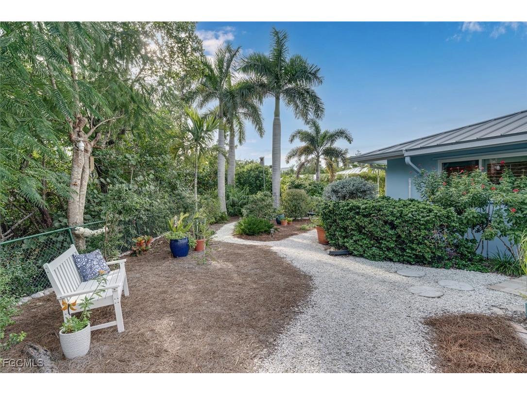 1076 Captains Walk Street Sanibel FL 33957 2025021024 image45