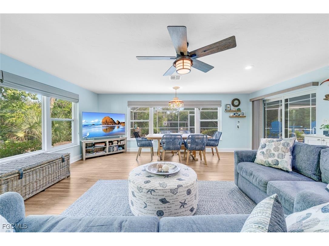 1076 Captains Walk Street Sanibel FL 33957 2025021024 image5