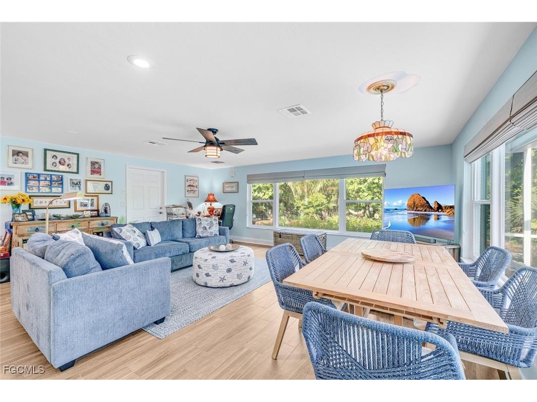 1076 Captains Walk Street Sanibel FL 33957 2025021024 image8