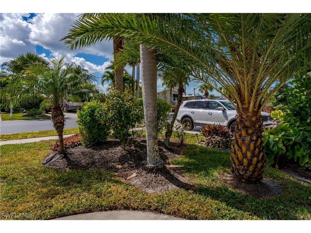 1076 Diamond Lake Circle Naples FL 34114 226007498 image1