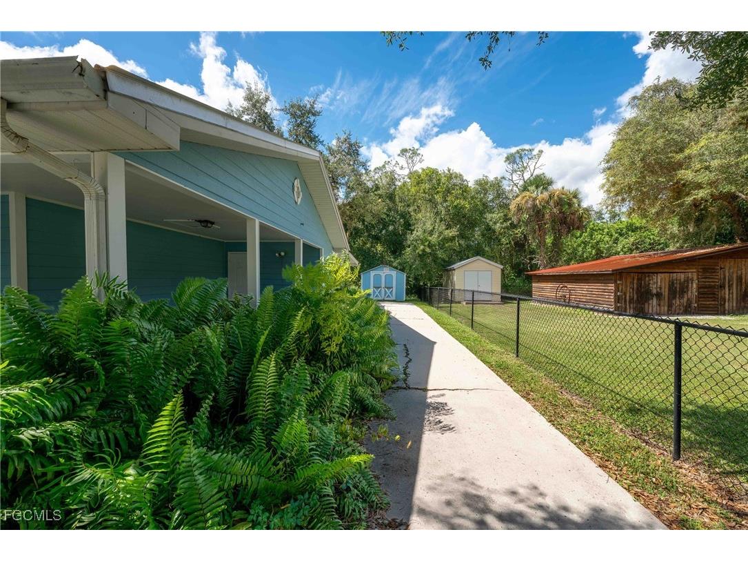 1076 Park Drive Labelle FL 33935 2025012998 image24