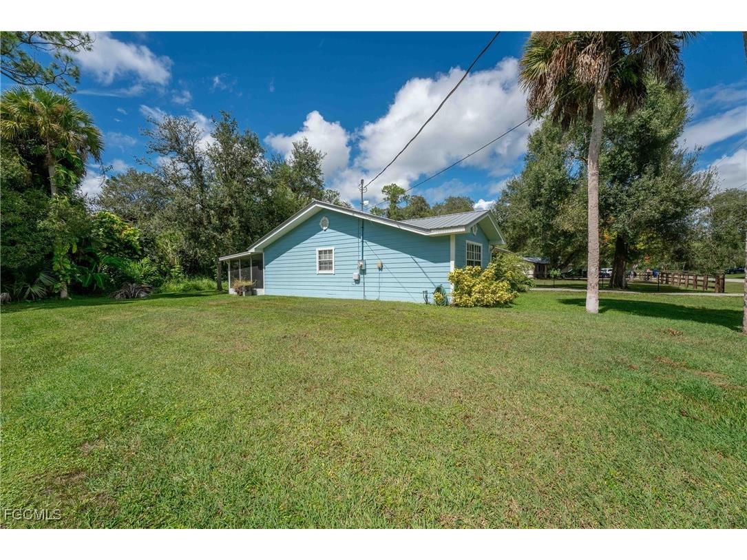 1076 Park Drive Labelle FL 33935 2025012998 image32