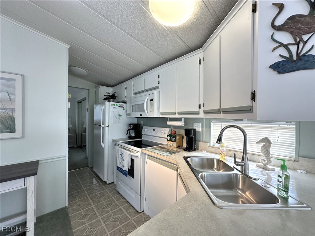 10802 Little Heron Circle Estero FL 33928 2025006488 image13