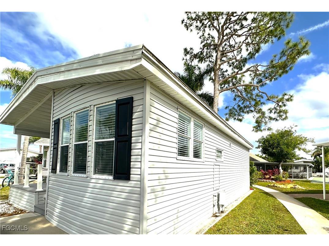 10802 Little Heron Circle Estero FL 33928 2025006488 image3